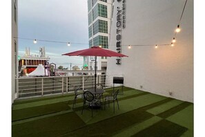 Outdoor Garden with bbq grill