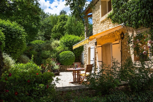 gites source rez de chaussée et de jardin