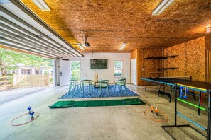 Game Room with Ping Pong, Cornhole, Mini-Golf and More!