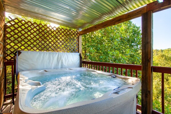 Outdoor spa tub