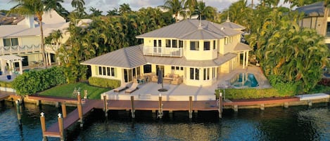 Stunning home on main intracoastal, just 1mile from Atlantic Avenue