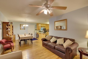 Living Room | Full Sleeper Sofa | Flat-Screen TV w/ Cable | Free WiFi