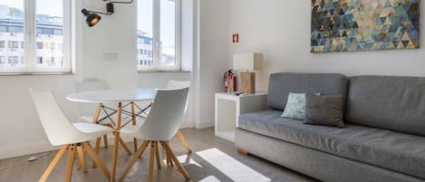 The living area has a lot of natural light! Your breakfasts here will prepare you for your days full of activities and adventure #bright #breakfast #portugal #pt #lisbon