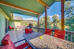 Spacious Deck | Gas Grill