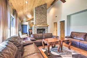 Living Room | Smart TV | Wood-Burning Fireplace