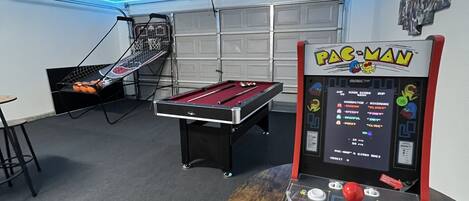 Gameroom- Pool table, ping pong, arcade game, basketball, game console, Smart tv