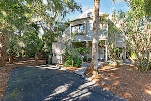 Welcome to 804 Treeloft Cottage. A stunning, newly renovated 3 bedroom/2 bath vacation property!