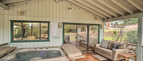 Pine Vacation Rental | 3BR | 3BA | 2,428 Sq Ft | Steps Required