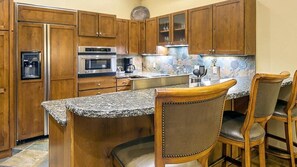 the-innsbruck-aspen-1bed-pres-kitchen