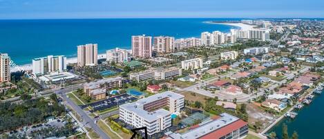 Incredible location - close to Beach as well as popular Marco Island shops 