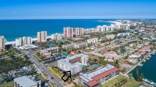 Incredible location - close to Beach as well as popular Marco Island shops 