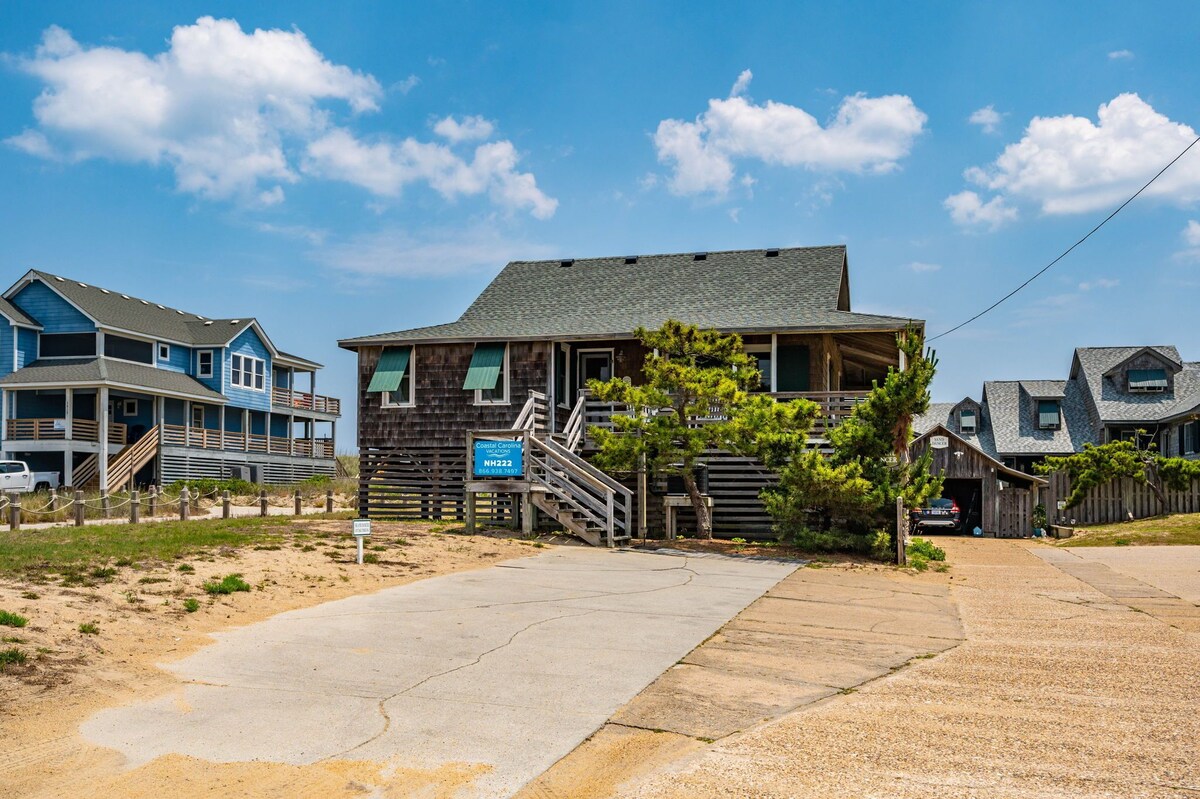 Island Dancer: Oceanfront, dog friendly, walkway to beach, cozy historic cottage