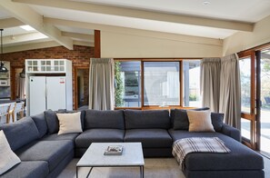 Main Loungeroom