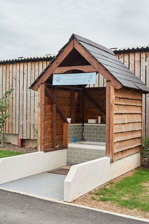 The outdoor dog wash at Stable Cottage, Worcestershire