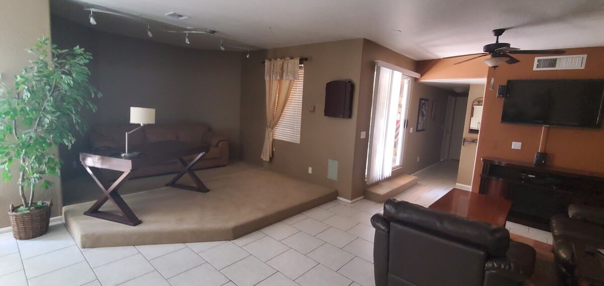 Private 2bdrm 1ba 1500 SQFT Walkout Basement Available Short/Long Term