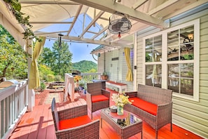 Covered Deck | Gas & Charcoal Grills | Gas & Wood-Burning Fire Pits