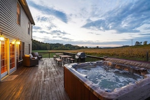 Hot Tub / whirlpool bath (Outdoor)