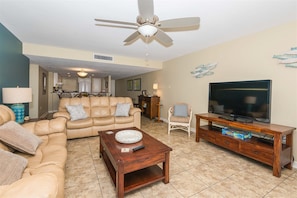 Plenty of seating for all guests in this unit.