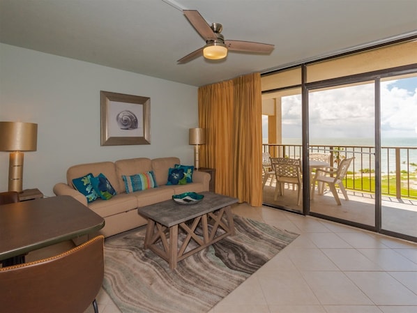 The living area’s sofa opens into a bed for two, so that Trade Winds can sleep 4 people in all!