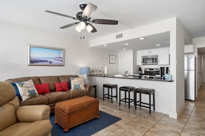 The open layout makes it easy for everyone to enjoy each other’s company, whether you’re cooking in the kitchen, surfing the web at the dining table, or stretched out with a book in the living area.