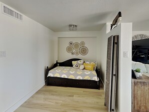 Nook, Den - Daybed