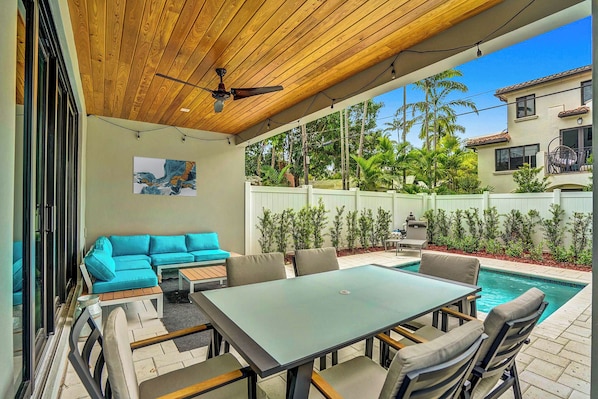 Outdoor dining