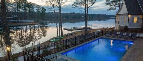 Enjoy the Cottage Cove Pool and Kayaks!