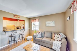 Living Room | Smart TV | Free WiFi