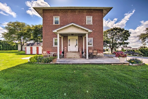 Gap Vacation Rental | 2BR | 1BA | 4 Steps to Enter | 1,000 Sq Ft