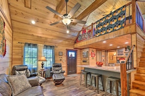 Living Room | Free WiFi | Smart TV | Fireplace | Central Heating & A/C