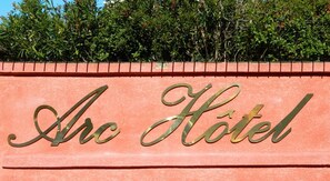 Welcome to Adonis Arc Hotel Aix ! 
