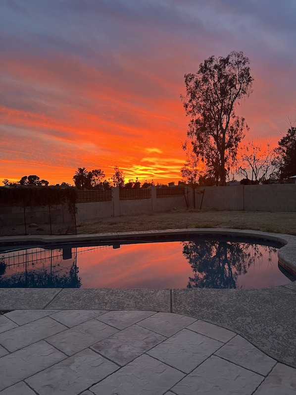 West-facing  back yard for amazing sunsets!