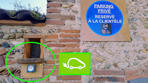 Borne de recharge électrique pour voiture