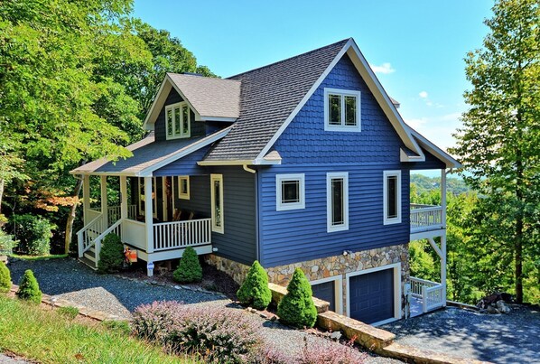 Welcome to A Blue Bear's Lodge