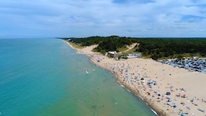 Sand beaches & hiking trails of Indiana Dunes State & National Park only 3 miles