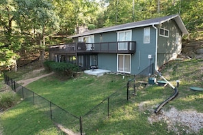 Fenced in yard - Waterfront 