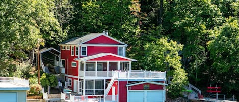 Tucked Away Gem on Lake Lure - Tucked Away Gem on Lake Lure