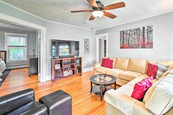 Delmar Vacation Rental | 2BR | 1BA | 1,000 Sq Ft | 5 Stairs to Enter
