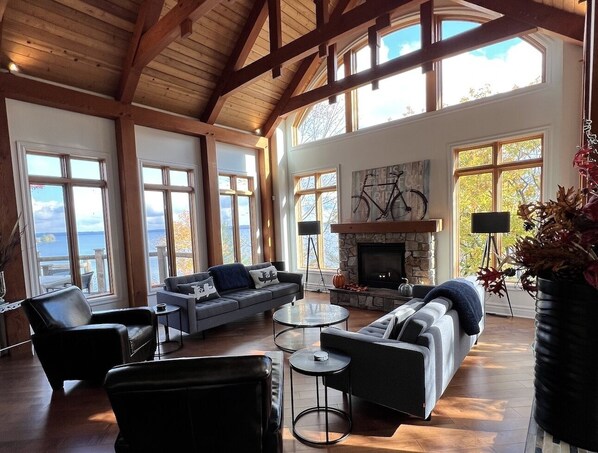 Stunning view of Lake Muskoka from the spacious and relaxing Great Room.