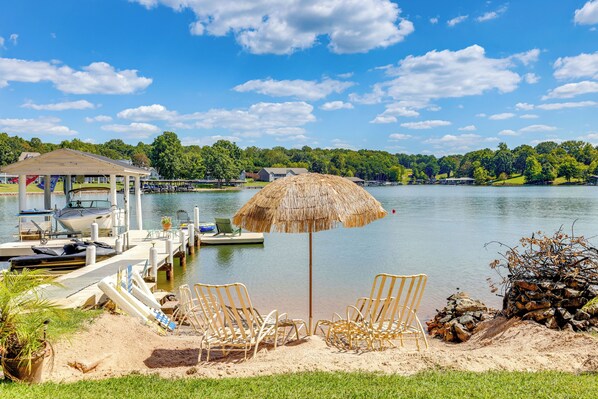 Huddleston Vacation Rental | 1BR | 1BA | 2,000 Sq Ft | Step-Free Access