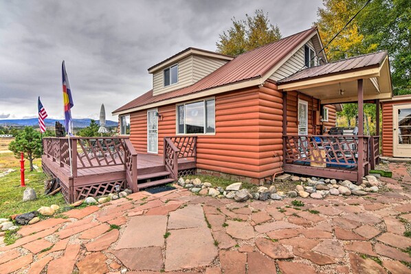 Grand Lake Vacation Rental | 2BR | 2BA | Stairs Required | 1,450 Sq Ft