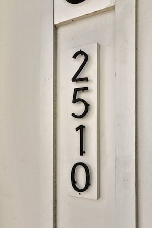 2510 Pacific - Live the local life!
