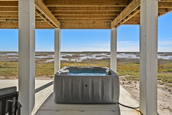 Hot tub onsite