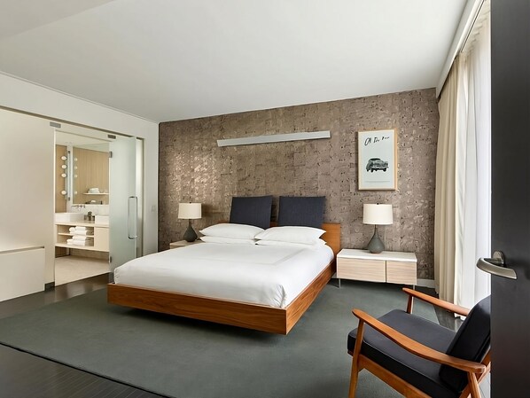 Unit with Queen bed