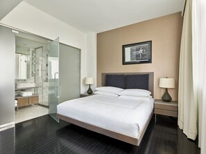 Unit with Queen bed