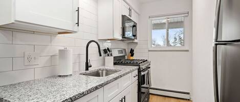 Fully Equipped Kitchen with Granite Countertop and Brand-New Slate Appliances