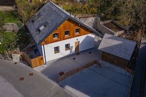 Private house, tucked away from the hustle and bustle with a terrace and parking