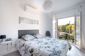 chambre 1 avec balcon , climatisation et télévision 