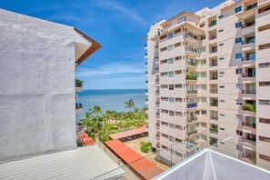 Rooftop Pool View ocean
