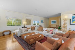 Living Area 1, Entry Level